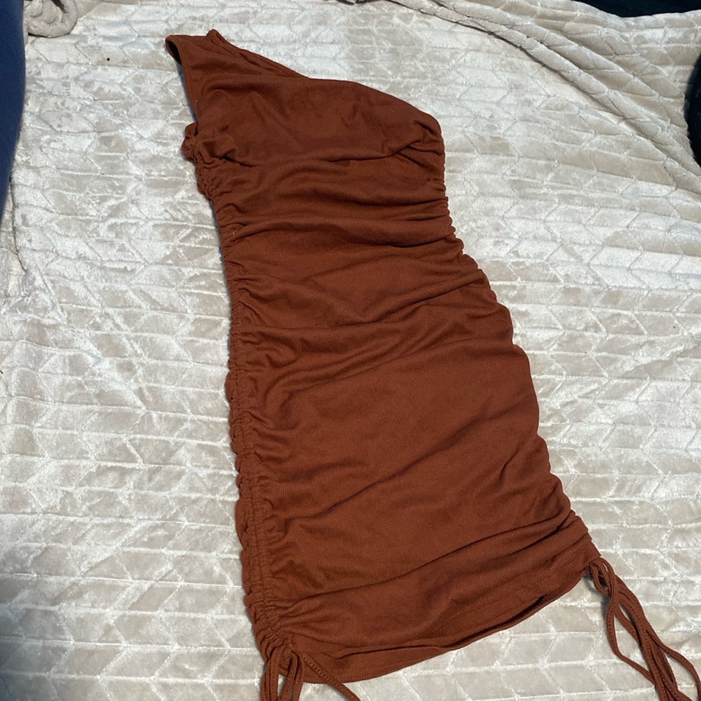 WORN ONCE this just wasn’t for my body type love the one strap and lace on this!